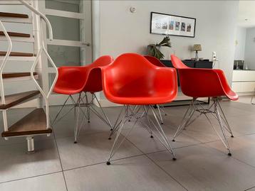 Vitra eames kuipstoelen poppy red dar  beschikbaar voor biedingen