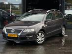 Volkswagen Passat Variant 1.4 TSI Highline EcoFuel PDC/STLVR, Voorwielaandrijving, Euro 5, Gebruikt, Beige