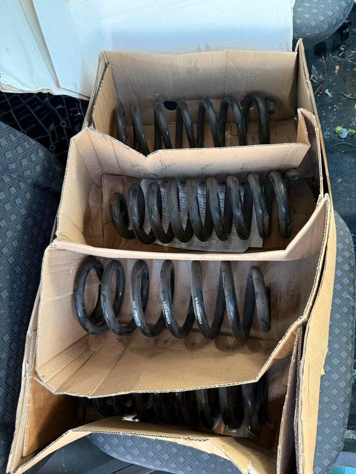 Eibach Veren Set - mercedes w205 verlagingsset, Auto-onderdelen, Ophanging en Onderstel, Alfa Romeo, Gebruikt, Ophalen of Verzenden