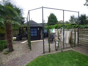 metalen buizen frame voor bomen te leiden zie foto`s  beschikbaar voor biedingen