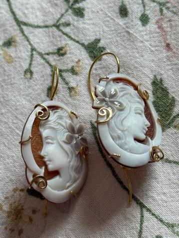 Vintage Gouden Camee Oorbellen - 18 karaat beschikbaar voor biedingen
