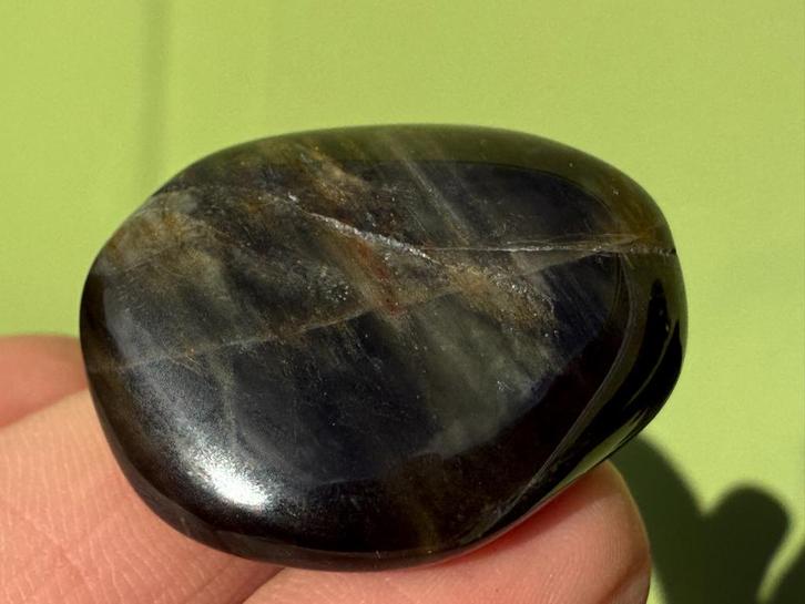 Chloriet in Chalcedoon broekzaksteen mineralen A AA, Verzamelen, Mineralen en Fossielen, Mineraal, Ophalen of Verzenden