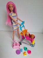 Barbie met honden buggy, Verzamelen, Poppenhuizen en Toebehoren, Ophalen of Verzenden, Zo goed als nieuw, Poppenhuis