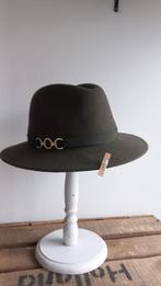 Mooie groene gleufhoed maat 57/58, Kleding | Dames, Hoeden en Petten, Ophalen of Verzenden, Nieuw, 58 cm (L, 7¼ inch) of meer