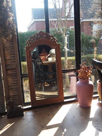Houten Wandspiegel beschikbaar voor biedingen