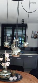 Moderne hanglamp met 4 glazen bollen, Huis en Inrichting, Lampen | Hanglampen, Ophalen, Zo goed als nieuw, Glas, 50 tot 75 cm