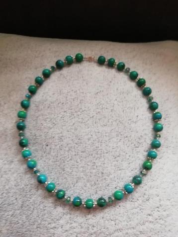 Een sierlijke ketting van chrysocolla.  beschikbaar voor biedingen