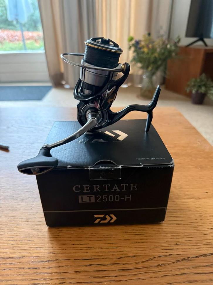 Daiwa Certate 2500XH Molen, Watersport en Boten, Hengelsport | Karpervissen, Zo goed als nieuw, Molen, Ophalen of Verzenden
