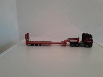 Mercedes Actros van Mammoet Road Cargo met semitrailer . beschikbaar voor biedingen