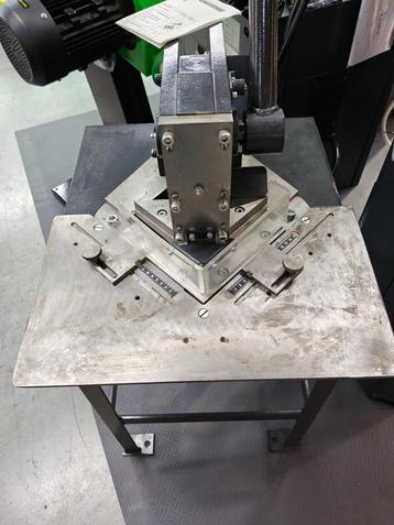 UITHOEK-KNIPPER NLR 150 CAPACITEIT: 150MM X 150MM X 1,6MM beschikbaar voor biedingen