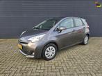 Toyota Verso-S - 1.3 Aspiration | AUT. | CAM | CLIMA | NAV!, Auto's, Toyota, Euro 5, Stof, Gebruikt, Zwart