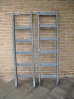 TE KOOP TWEE OUDE GAVE DAKGOOT LADDERTJES, Ophalen, Gebruikt, 4 meter of meer