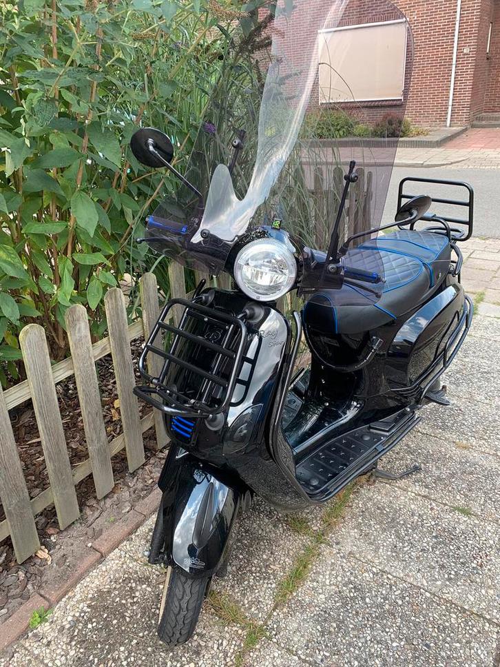 Gerray star snorscooter, Fietsen en Brommers, Snorfietsen en Snorscooters, Zo goed als nieuw, Overige merken, Benzine, Ophalen of Verzenden
