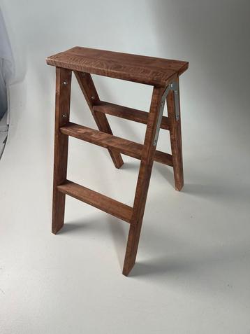 houten ladder voor fotostudio beschikbaar voor biedingen
