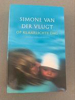 Simone van der Vlugt-op klaarlichte dag, Boeken, Thrillers, Ophalen of Verzenden, Zo goed als nieuw, Nederland
