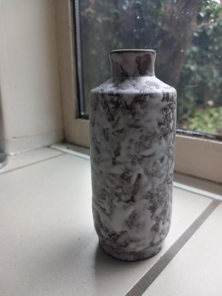 gratis verzenden vintage 50s vaasje tof wit fat lava glazuur, Huis en Inrichting, Woonaccessoires | Overige, Ophalen