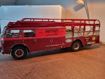 CMC Modelauto - Ferrari Renntransporter Fiat 642 RN2 beschikbaar voor biedingen
