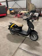 Razzo pisa scooter, Fietsen en Brommers, Snorfietsen en Snorscooters, Ophalen, Zo goed als nieuw, Benzine, Overige merken