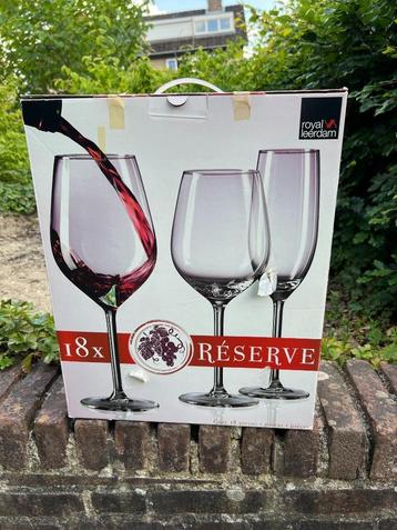 18 delig glas servies beschikbaar voor biedingen