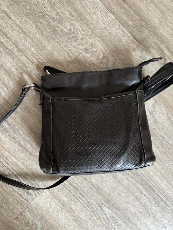 schoudertas in zwart van 100% leder, Sieraden, Tassen en Uiterlijk, Tassen | Damestassen, Gebruikt, Schoudertasje, Zwart, Ophalen of Verzenden