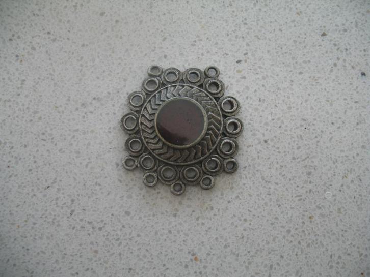 Ketting Hanger Smeedijzer Cabochon Donkerrood, Sieraden, Tassen en Uiterlijk, Antieke sieraden, Hanger, Overige materialen, Ophalen of Verzenden