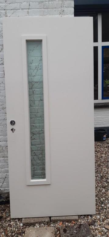 Zware hardhouten voordeur met gelaagd glas. Ophaal in Rheden beschikbaar voor biedingen