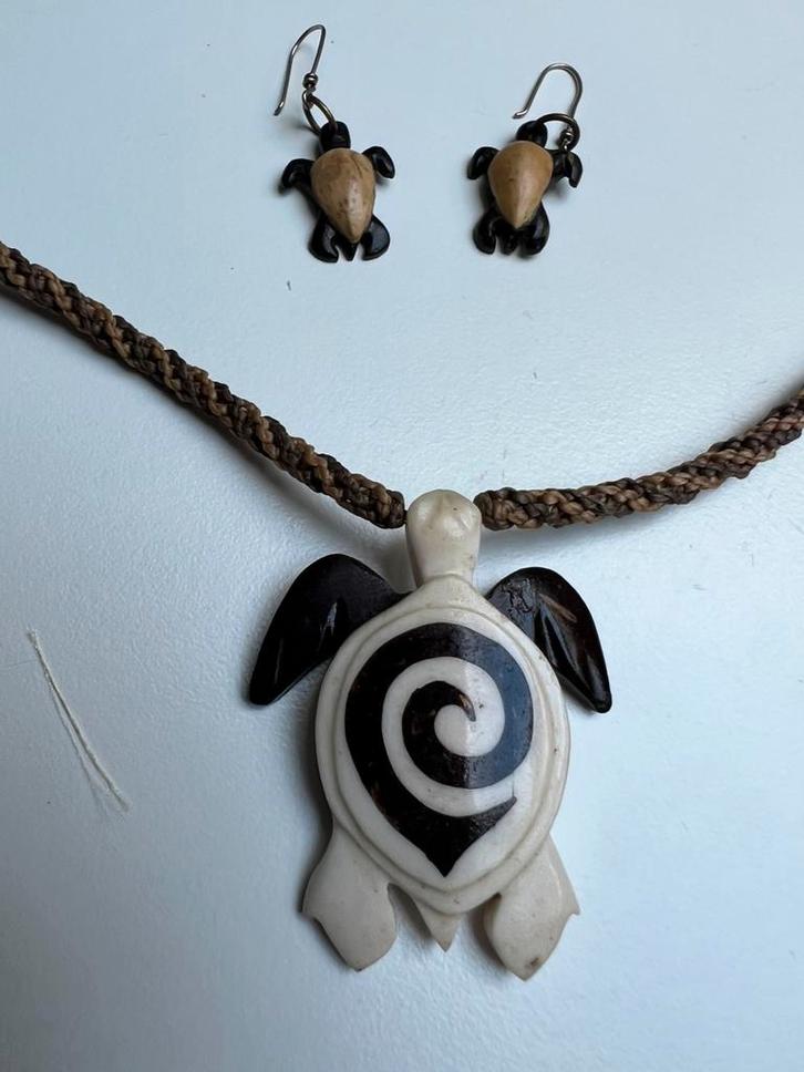 Vintage handmade Costa Rica schildpad hanger met oorbellen, Antiek en Kunst, Kunst | Niet-Westerse kunst, Ophalen of Verzenden