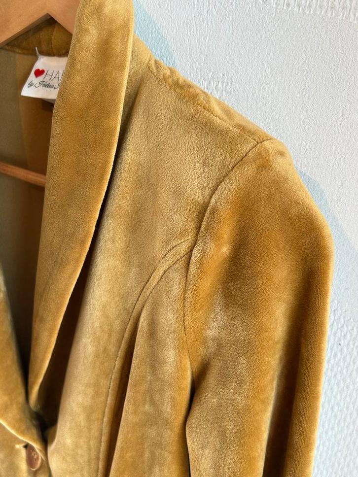 Helena Hart Okergeel Velvet Jasje XS/S, Kleding | Dames, Jasjes, Kostuums en Pakken, Zo goed als nieuw, Jasje, Maat 34 (XS) of kleiner