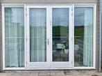 Kozijn met dubbele tuindeuren en zijlichten