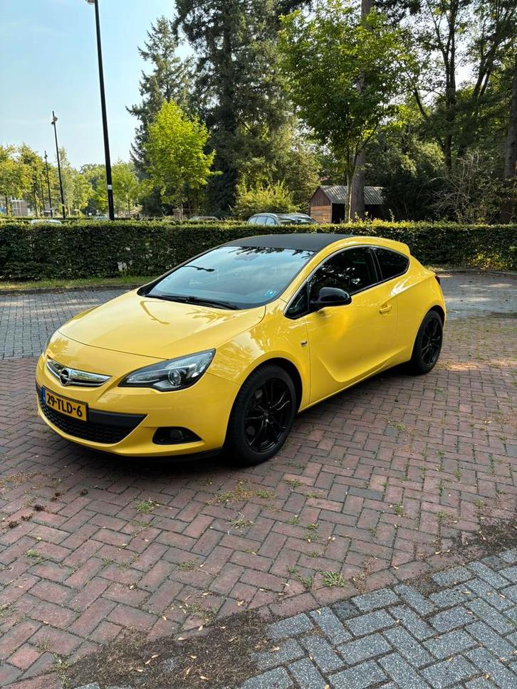 Opel Astra 1.4 GTC 2012 140 PK zwarte wrap + 2 bandensets, Auto's, Opel, Particulier, Astra, ABS, Airbags, Airconditioning, Alarm