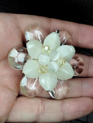 zeer mooie vintage broche groot formaat beschikbaar voor biedingen
