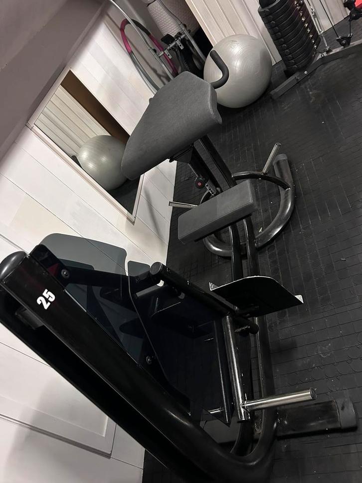 Kneeling glute kick back machine benen, Sport en Fitness, Fitnessmaterialen, Zo goed als nieuw, Overige typen, Benen, Ophalen