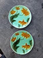 2 handbeschilderde aardenwerken sierborden 23,5 cm, Ophalen of Verzenden