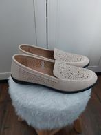Nieuw! Beige Loafers/Instappers. Maat 40, Nieuw, Ophalen of Verzenden, Instappers, Beige
