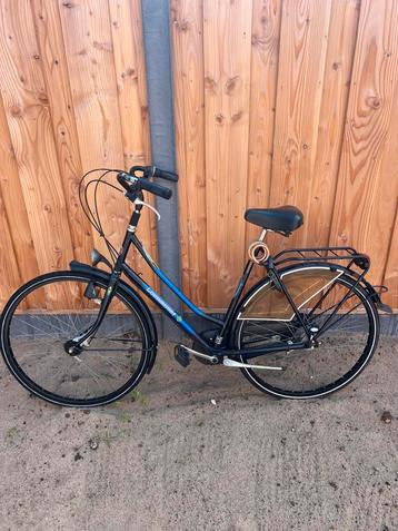Locomotief damesfiets beschikbaar voor biedingen