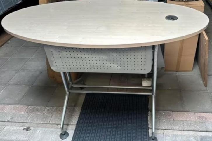 Mooie tafel voor presentatie of op een beurs braderie, Huis en Inrichting, Tafels | Statafels, Zo goed als nieuw, Ophalen