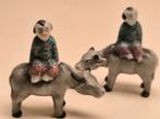 Antiek Chinees porselein figuurtjes op een waterbuffel, Ophalen of Verzenden