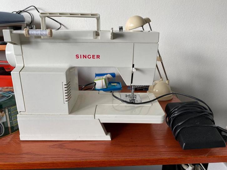 Oude naaimachine Singer Melodie 20, Hobby en Vrije tijd, Naaimachines en Toebehoren, Gebruikt, Naaimachine, Singer, Ophalen
