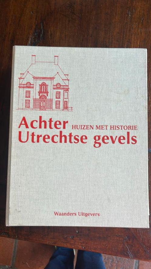 Achter Utrechtse gevels, Boeken, Kunst en Cultuur | Architectuur, Zo goed als nieuw, Architectuur algemeen, Ophalen
