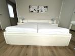 Hulsta, complete slaapkamer, bed, nachtkastjes, commode, Ophalen, Zo goed als nieuw, Tweepersoons, Modern
