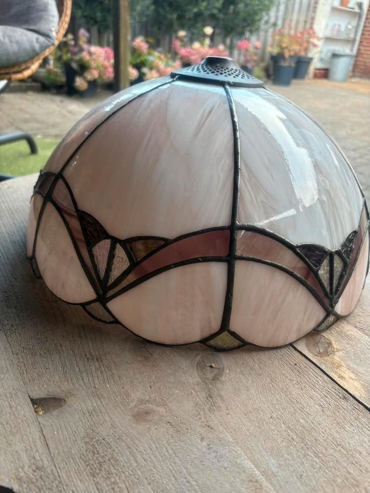 Tiffany glas en lood lampenkap, Huis en Inrichting, Lampen | Lampenkappen, Gebruikt, 25 tot 50 cm, Rond, Wit, Overige kleuren