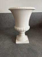 Delfts Witte Vaas op Voet, Wit, Aardewerk of Porselein, Ophalen of Verzenden, Zo goed als nieuw