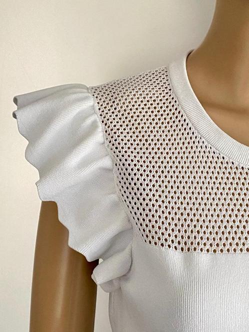 J287 Nikkie maat 38=M top wit shirt, Kleding | Dames, Tops, Zo goed als nieuw, Maat 38/40 (M), Wit, Zonder mouw, Ophalen of Verzenden