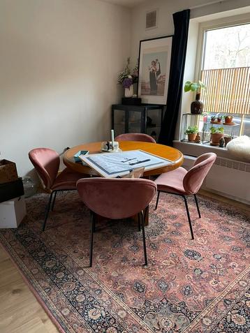 Comfortabele, velvet eetkamerstoelen in kleur roze (4 stuks) beschikbaar voor biedingen