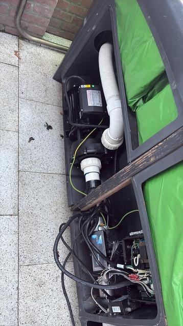 Jaccuzi monteur met tijd !  24/7 HEATER DEFECT POMP DEFECT beschikbaar voor biedingen