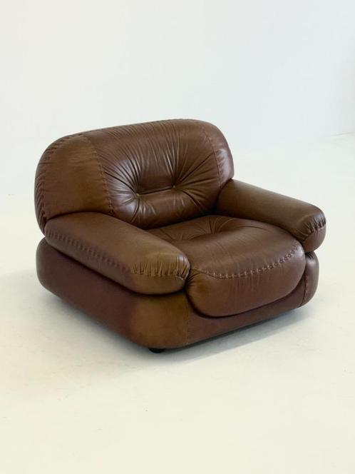 Donkerbruin leren Sapporo Fauteuil voor Mobil Girgi, Huis en Inrichting, Fauteuils, Zo goed als nieuw, Leer, 100 tot 125 cm, 100 tot 125 cm