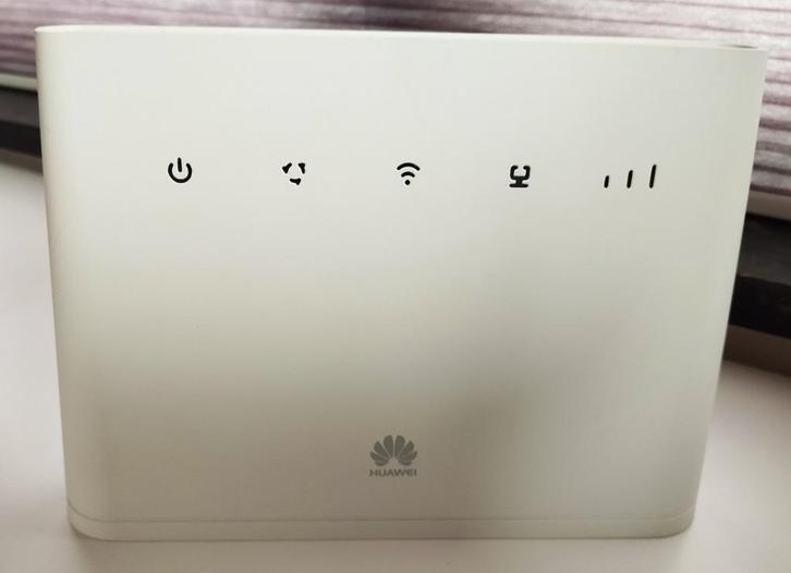Huawei B311 – 211 krachtige 4G mobiele router, Computers en Software, Routers en Modems, Zo goed als nieuw, Router, Ophalen of Verzenden