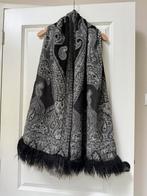 Mooie wollen shawl met afwerking, Ophalen of Verzenden, Gedragen, Maat 38/40 (M), Sjaal
