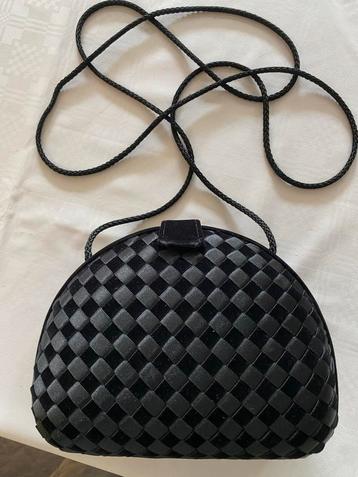 Zwarte Fluwelen Clutch Tas beschikbaar voor biedingen