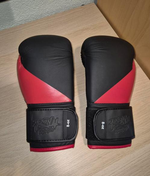 Ronin Kickbokshandschoenen 8oz (8 /10 jr) ZGAN Rood/Zwart, Sport en Fitness, Boksen, Zo goed als nieuw, Bokshandschoenen, Ophalen of Verzenden
